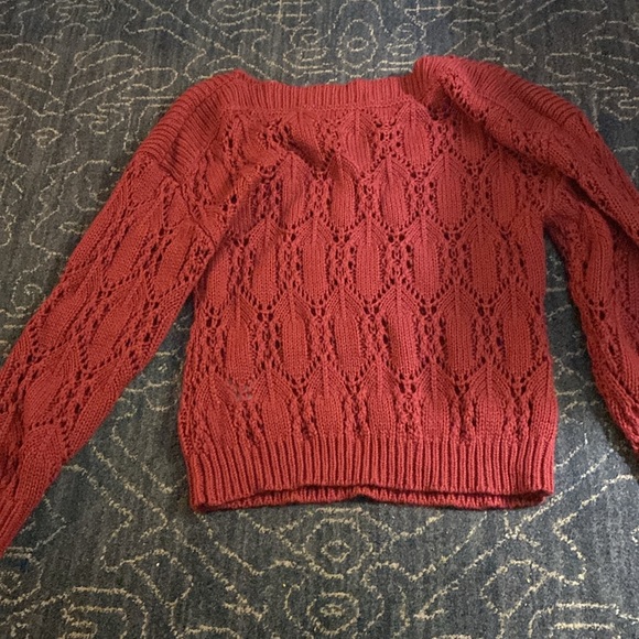 Sweater hardly worn size 8. - Picture 2 of 3